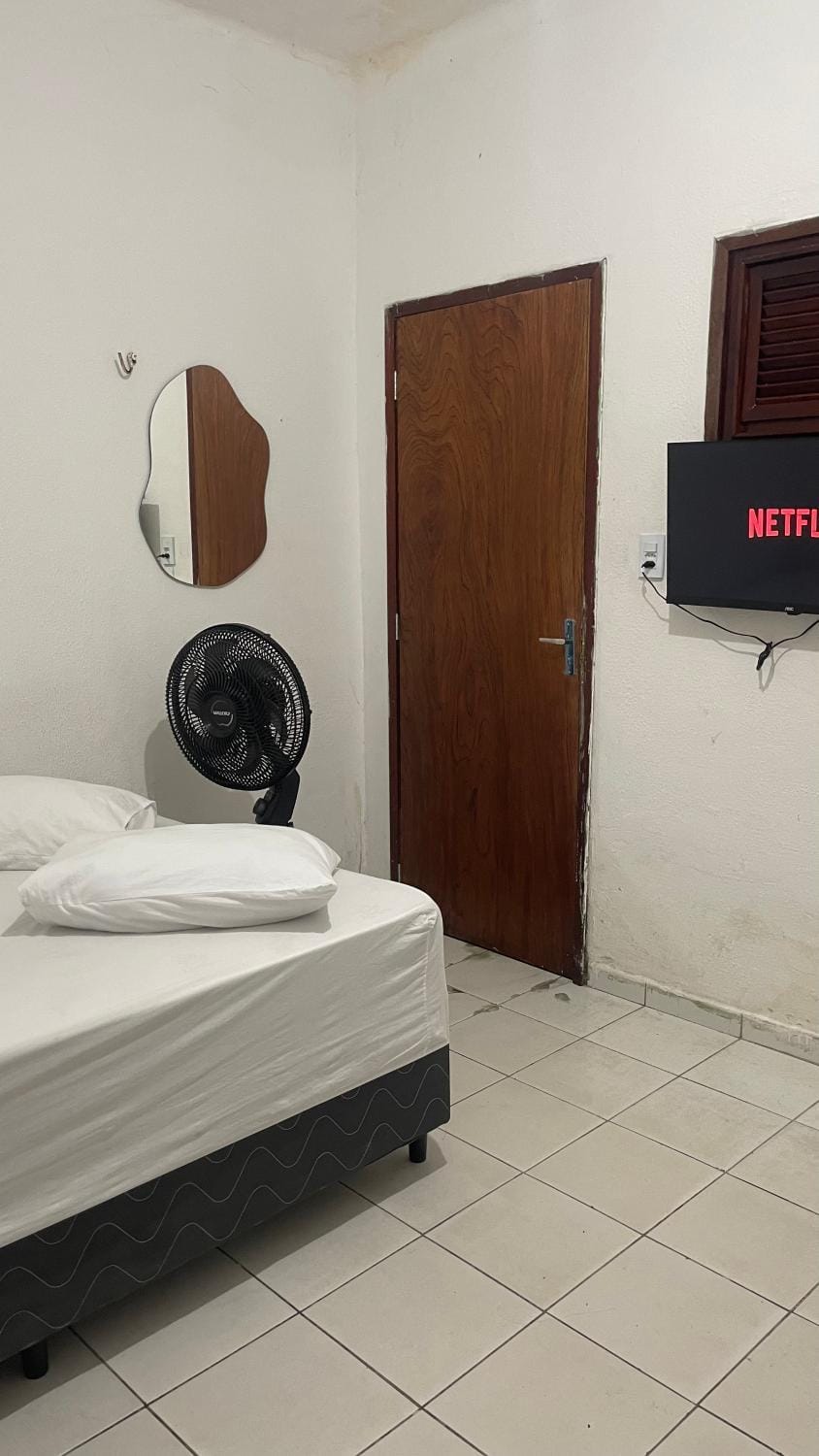 Bed, TV and multimedia, Bedroom