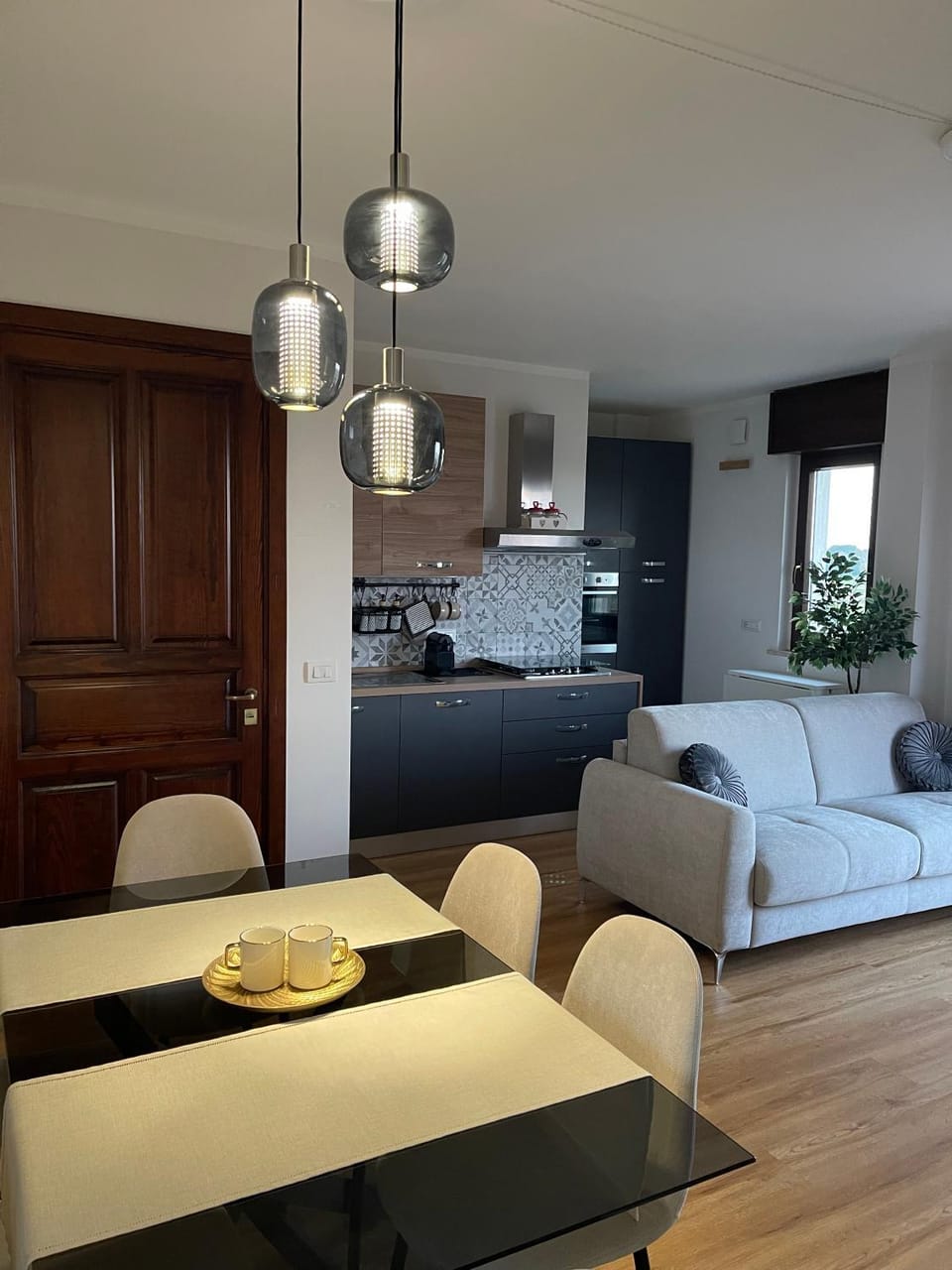 Kitchen or kitchenette, Living room, Seating area, Dining area, stove