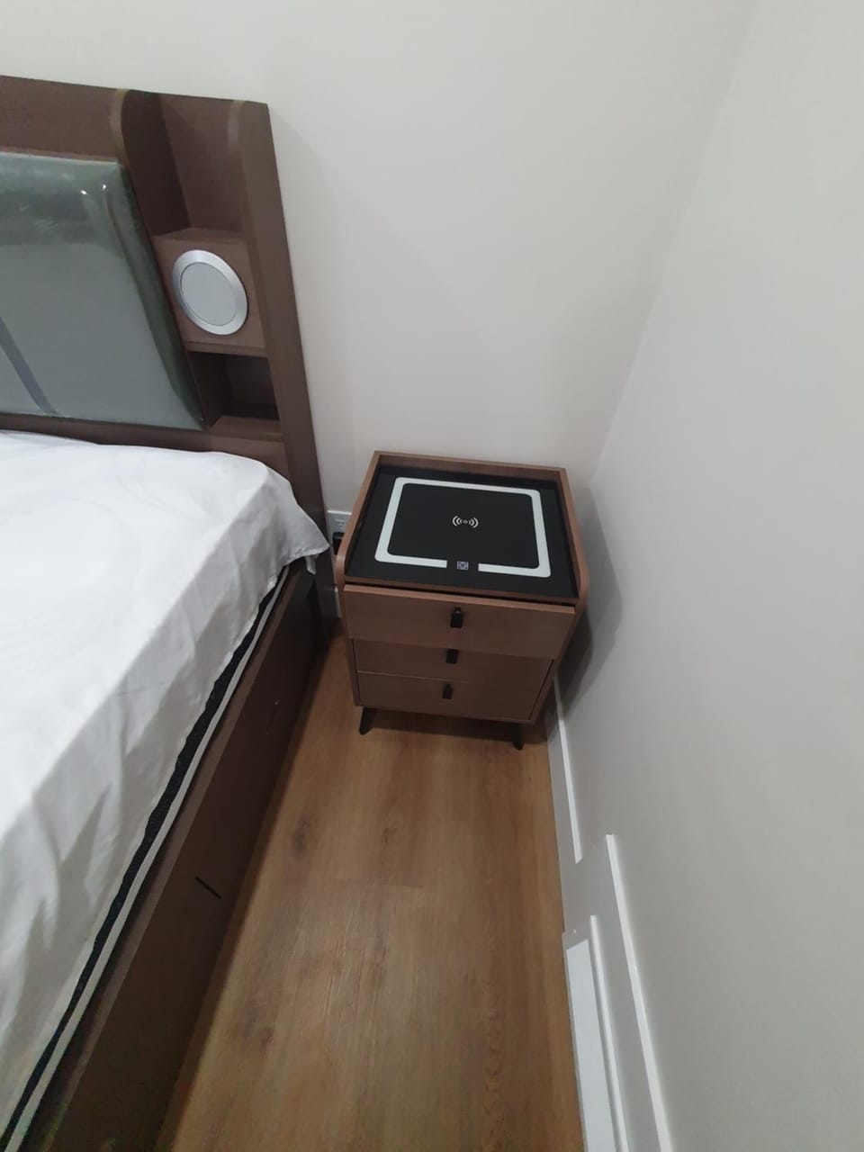 1 Bedroom Suite , Living Area , Dining, kitchen, bathroom Apartment in Airdrie