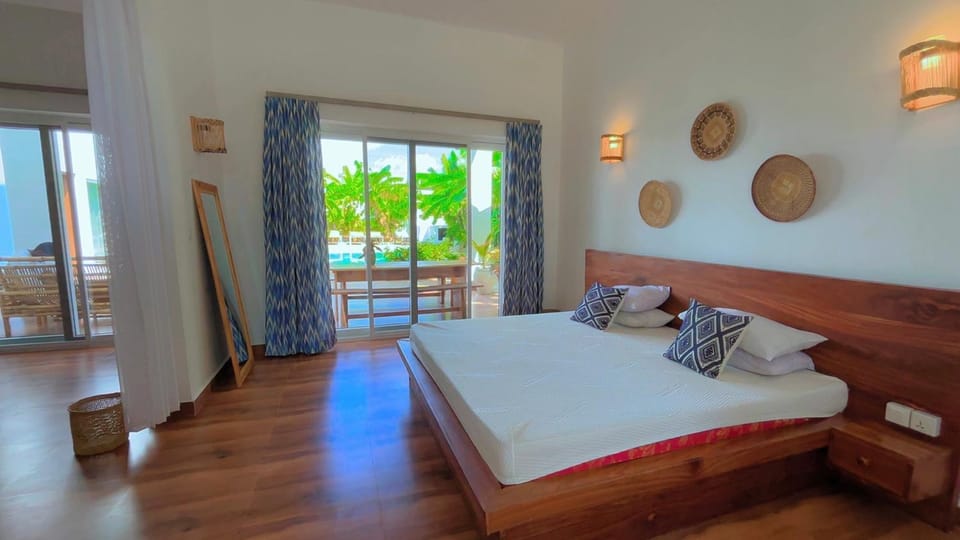 Bed, View (from property/room), Bedroom, Pool view