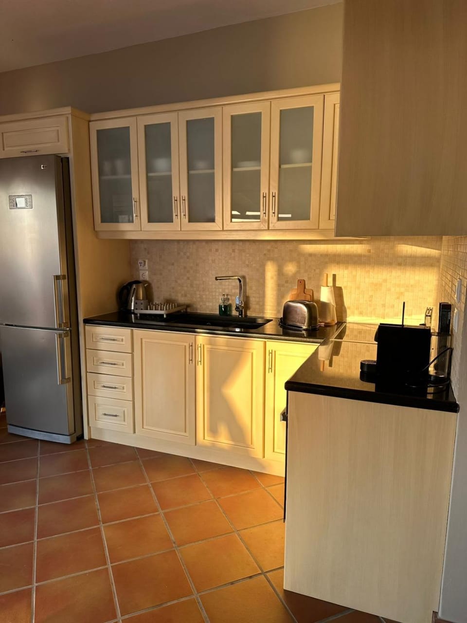 Coffee/tea facilities, Kitchen or kitchenette, oven, stove, toaster