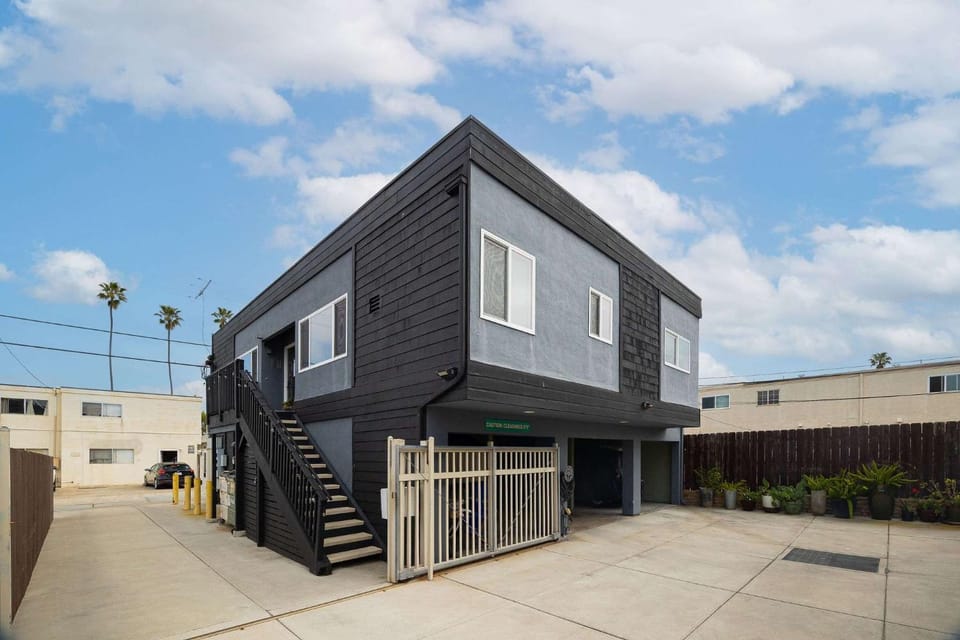 Walk to beach Central Apartment in Ocean Beach
