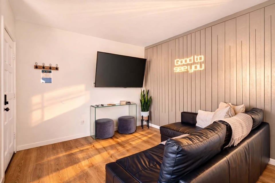 2 homes Walk to beach Central Apartment in Ocean Beach