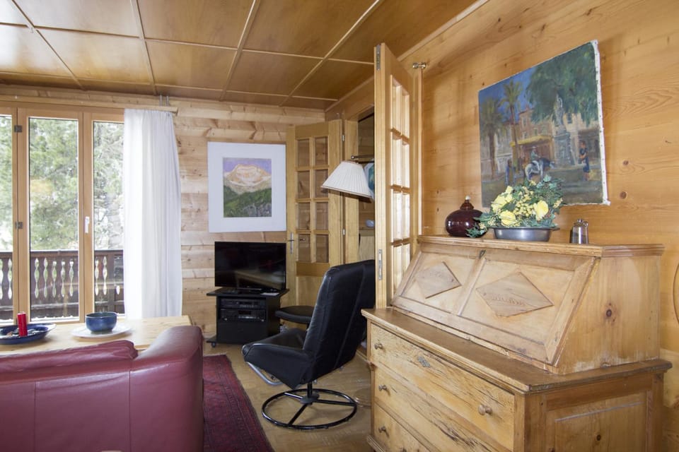 Communal lounge/ TV room, Living room