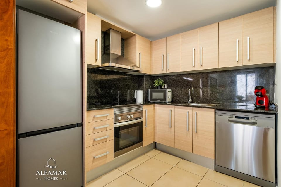 Coffee/tea facilities, Kitchen or kitchenette, dishwasher, microwave, oven, stove