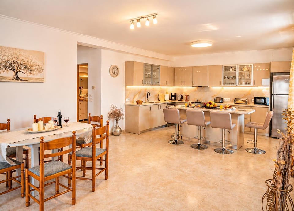 Dining area, dishwasher, oven, stove, toaster, kitchen