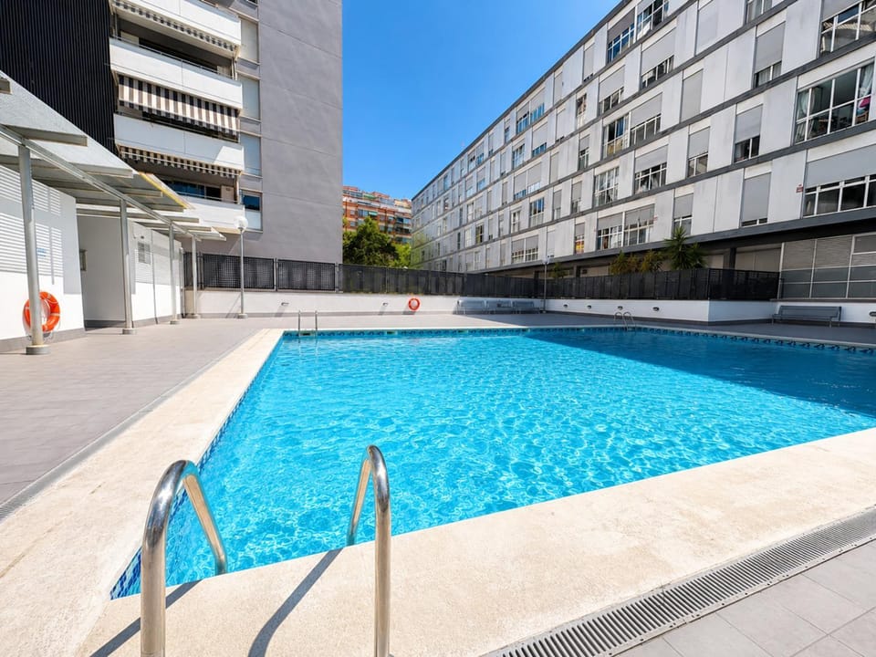 Property building, Day, Pool view, Swimming pool, sunbed