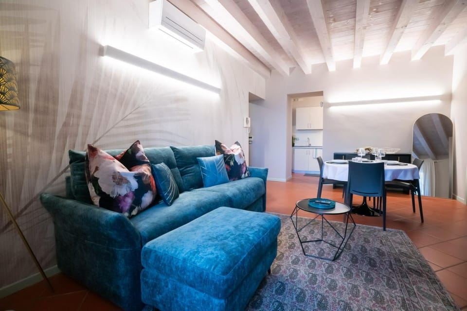 Giulia's Home Apartment in Desenzano del Garda