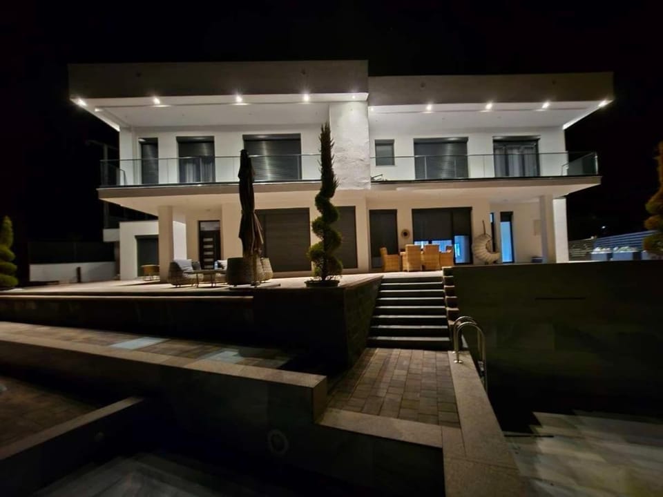 Vila Luxury Forest Villa in Montenegro