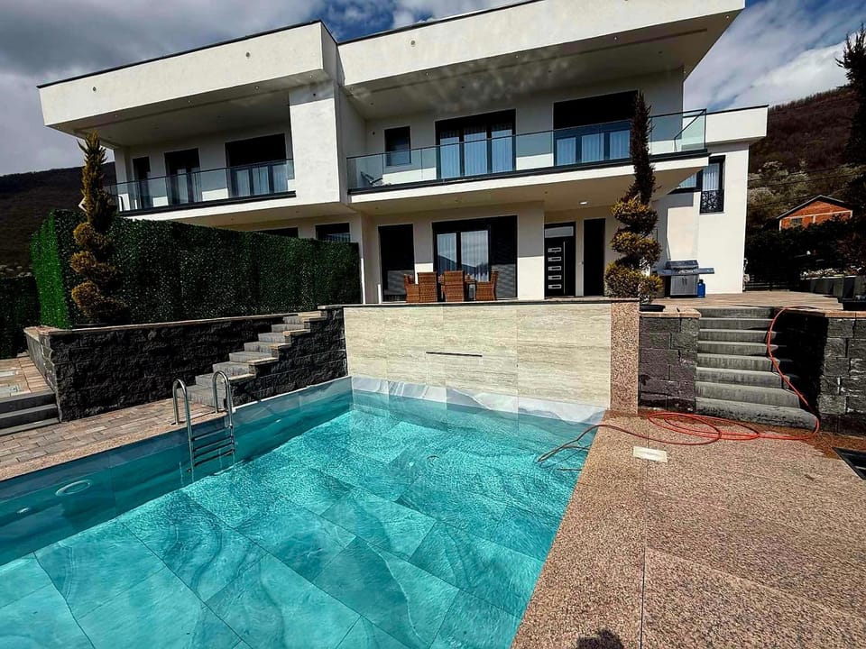 Vila Luxury Forest Villa in Montenegro