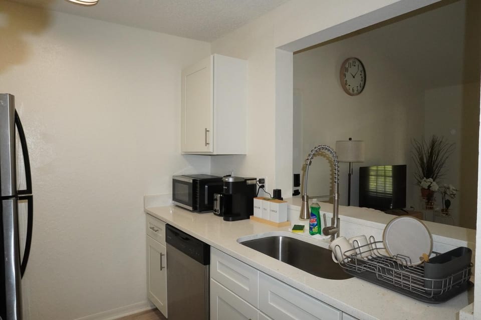 Coffee/tea facilities, Kitchen or kitchenette, dishwasher, minibar, oven, stove, toaster