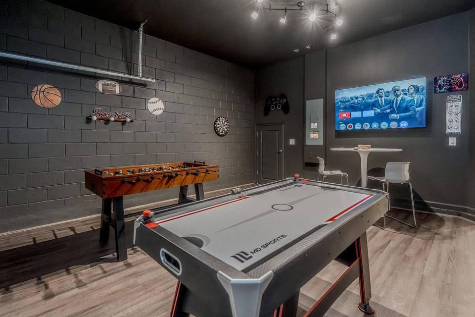 Game Room, Area and facilities