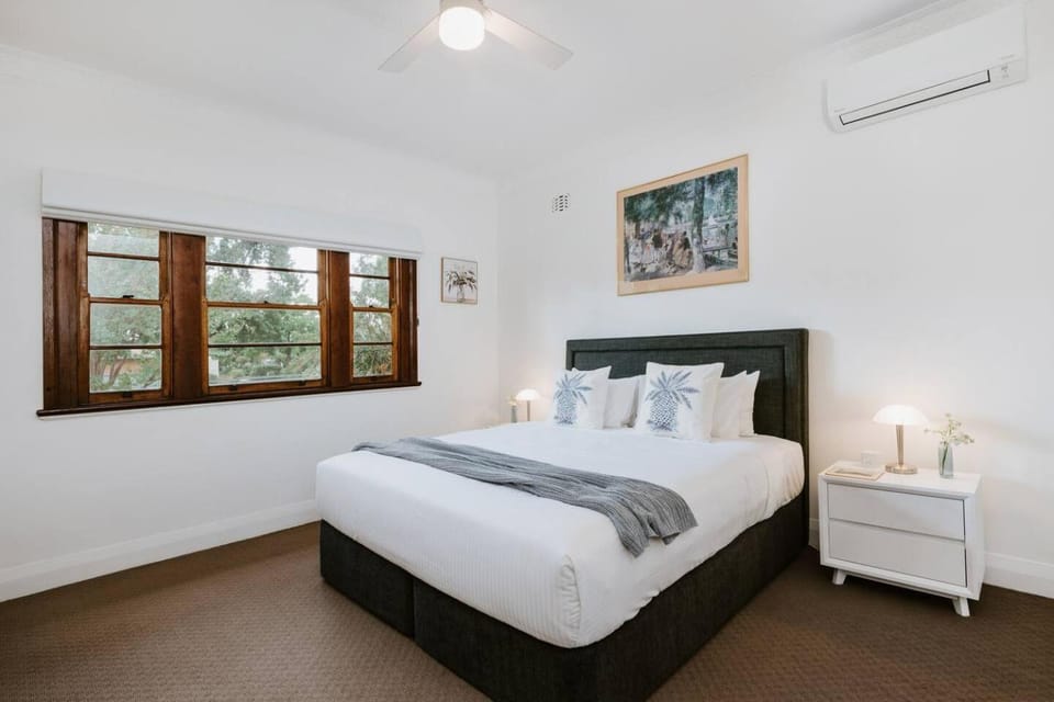 Bed, Bedroom, air conditioner