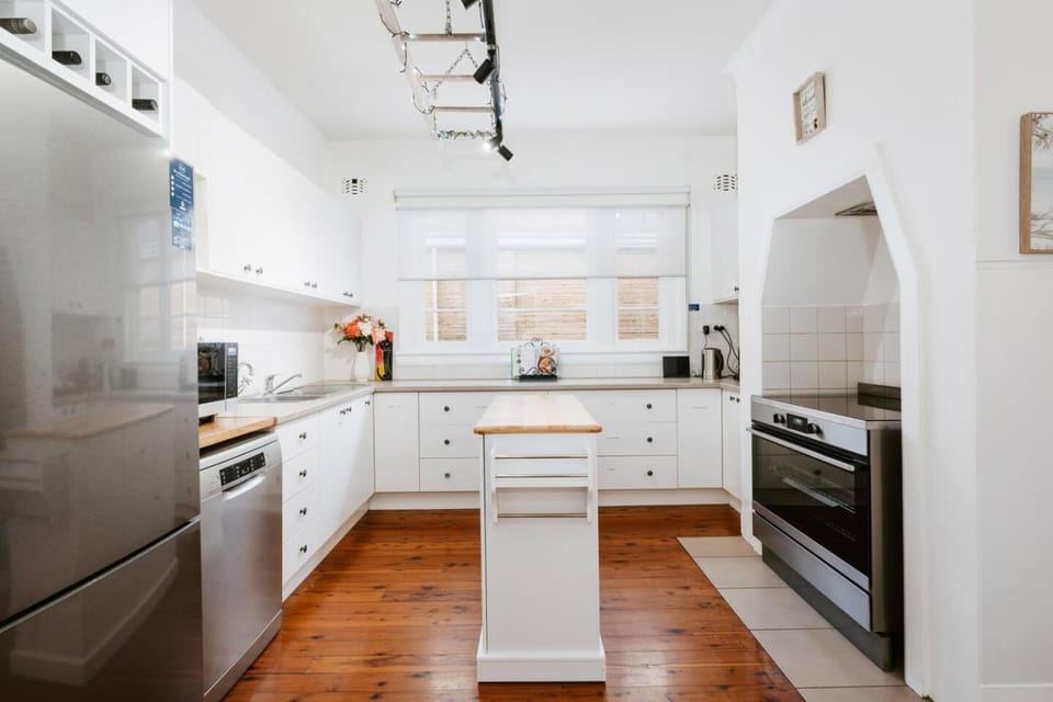 Kitchen or kitchenette, dishwasher, oven, stove