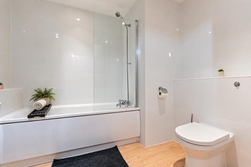 Large 1BR Apartment - 6 Guests - Free Parking Apartment in London Borough of Southwark