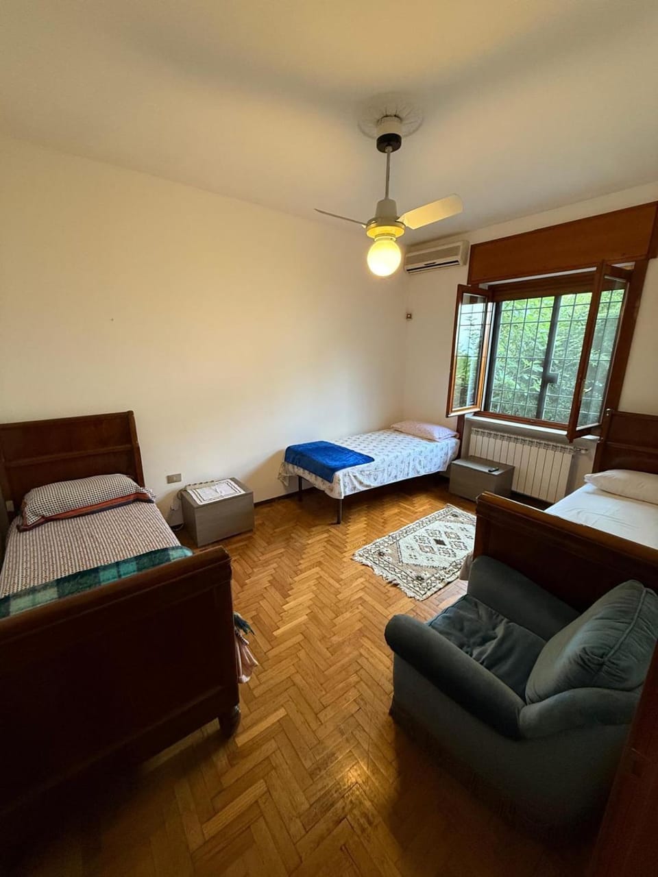 Stanza in Villa di pregio con giardino a 10 minuti da Milano - Parcheggio Gratuito Vacation rental in Milan