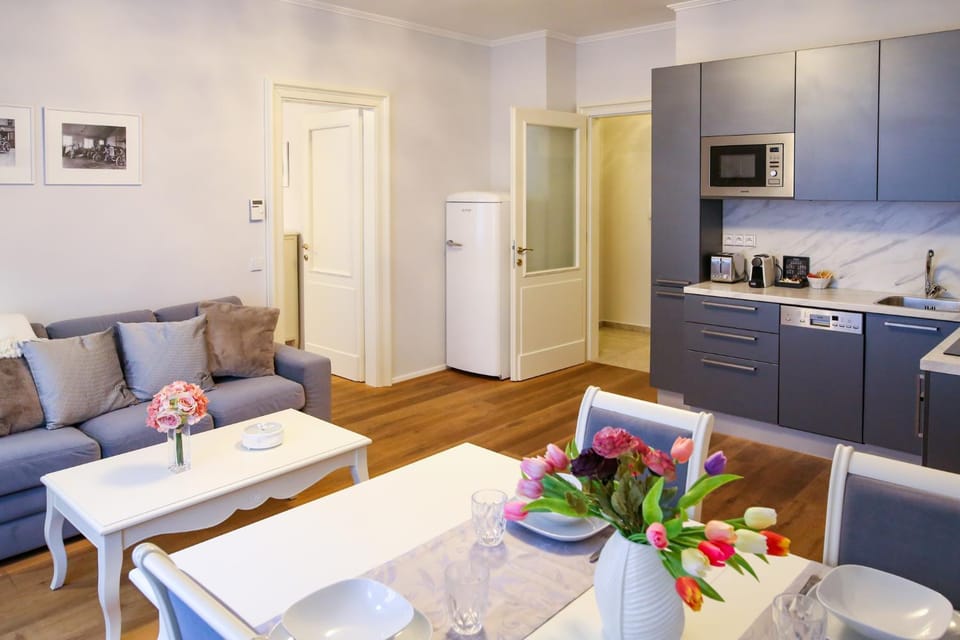 Kitchen or kitchenette, Living room, Dining area