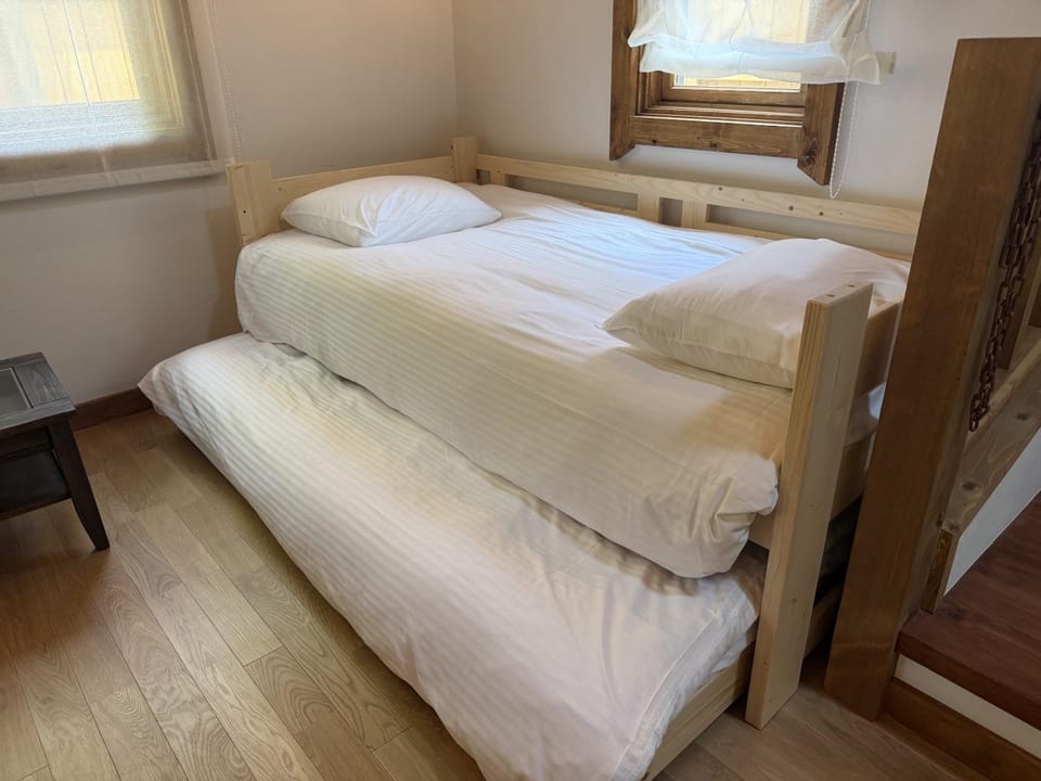 Bed, Bedroom, bunk bed