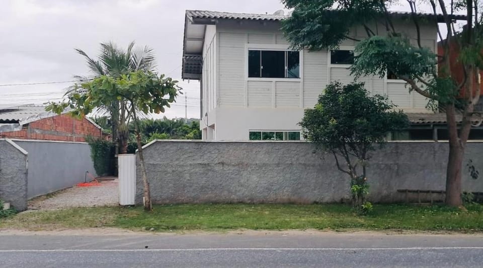 Casa mobiliada com piscina e ar condicionado House in Brusque