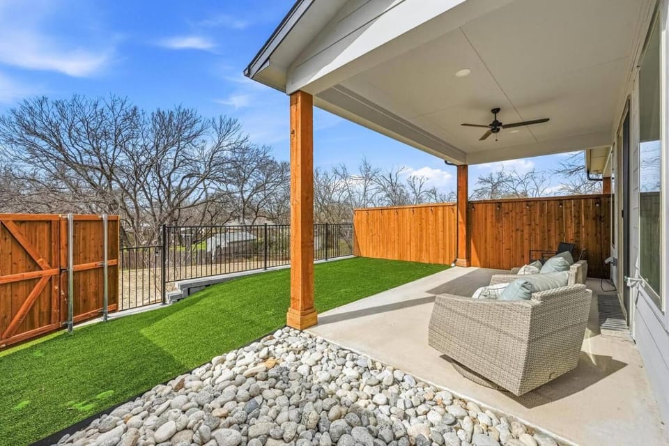 Upscale 3BR 3.5BA | Patio & Garage | UTSW House in Dallas