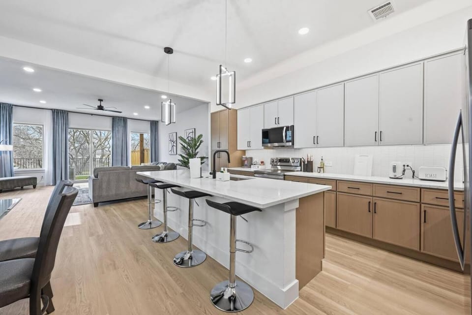 Upscale 3BR 3.5BA | Patio & Garage | UTSW House in Dallas