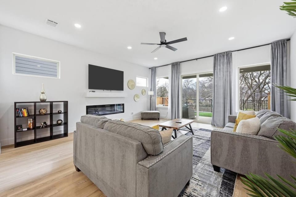 Upscale 3BR 3.5BA | Patio & Garage | UTSW House in Dallas