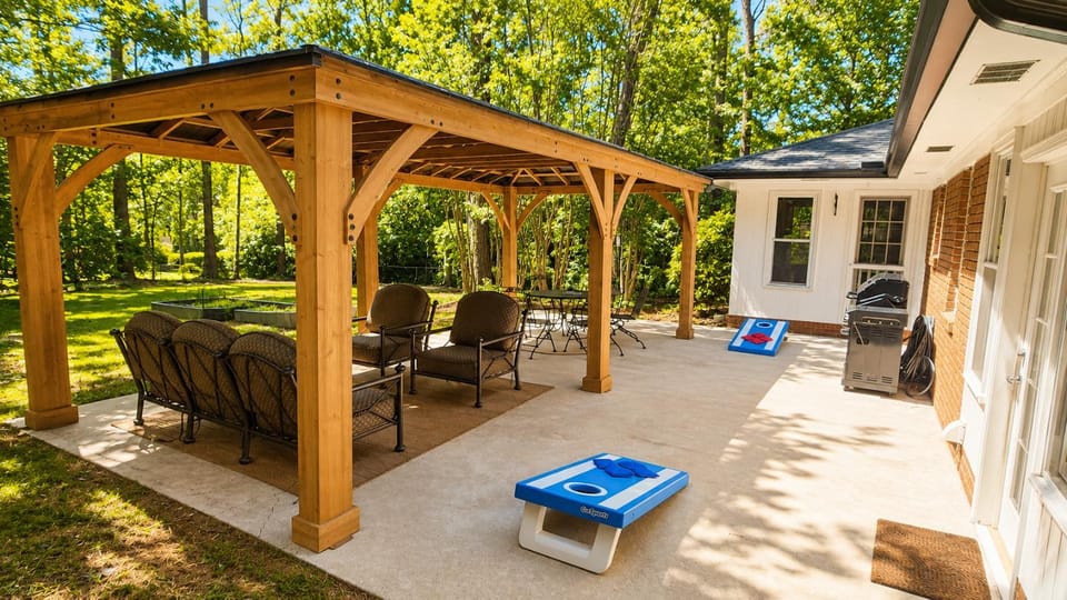 4 King Beds Buckhead Oasis with Gazebo, Ping Pong, Cornhole, & Huge Yard House in Buckhead