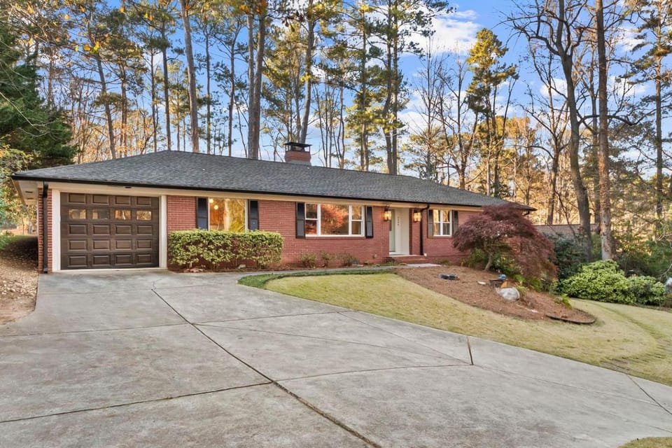 4 King Beds Buckhead Oasis with Gazebo, Ping Pong, Cornhole, & Huge Yard House in Buckhead