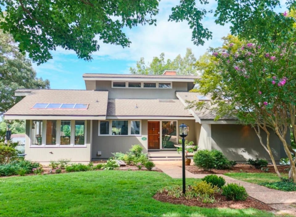 Waterfront, Private Beach, & Dock in Irvington House in Irvington