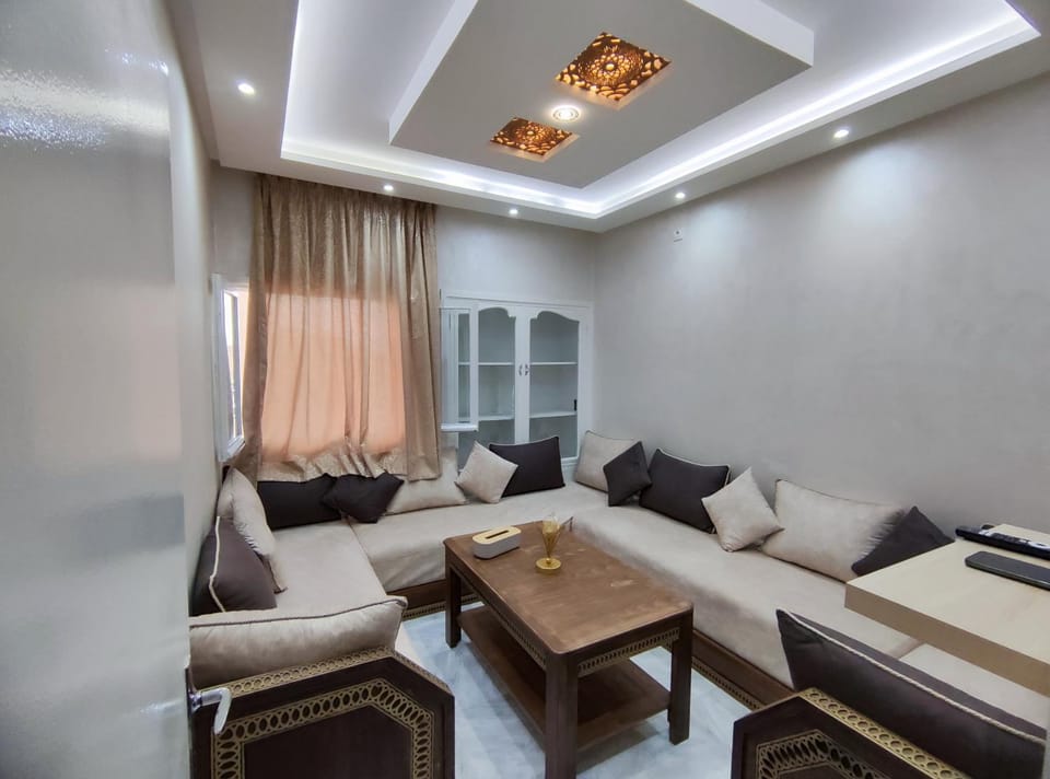 Bed, Living room, Photo of the whole room, Seating area, Bedroom
