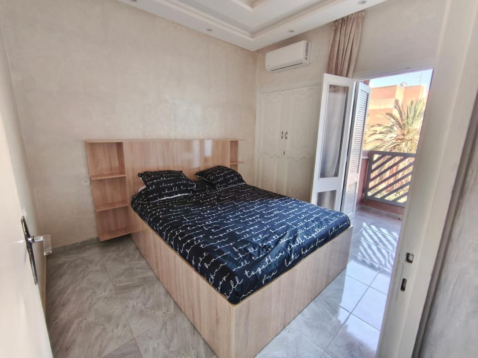 Bed, View (from property/room), Balcony/Terrace, Photo of the whole room, Bedroom, Garden view, air conditioner