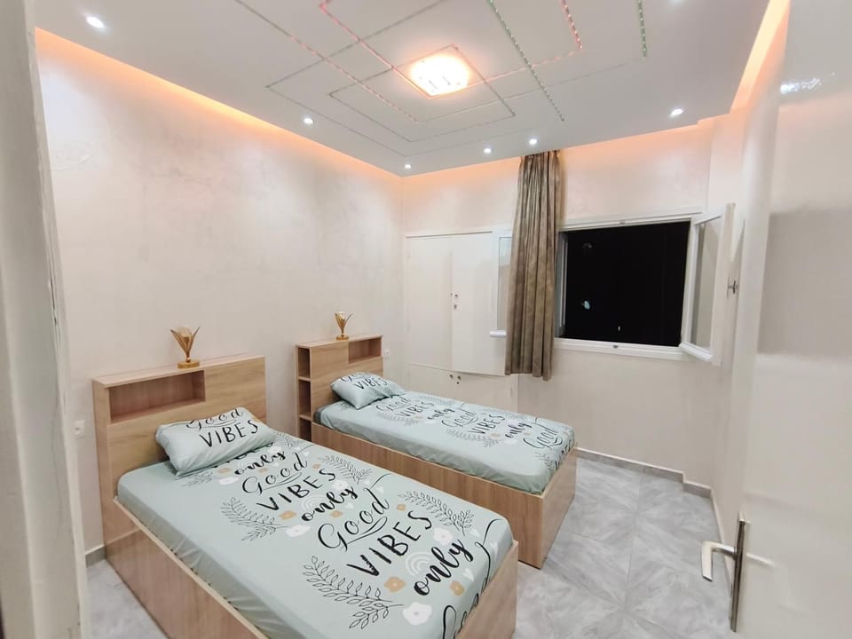 Bed, Photo of the whole room, Decorative detail, Bedroom