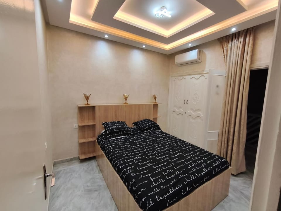 Bed, Photo of the whole room, Bedroom, air conditioner