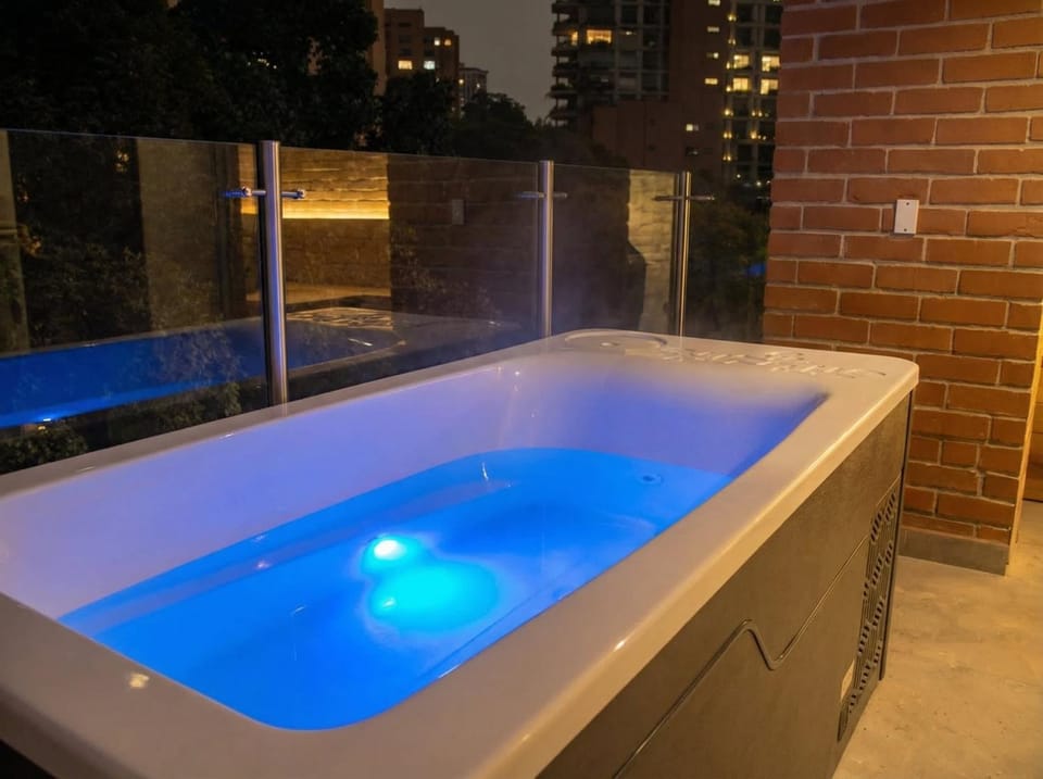 Walk To Provenza - Prime Location - Penthouse Apartment in Medellin