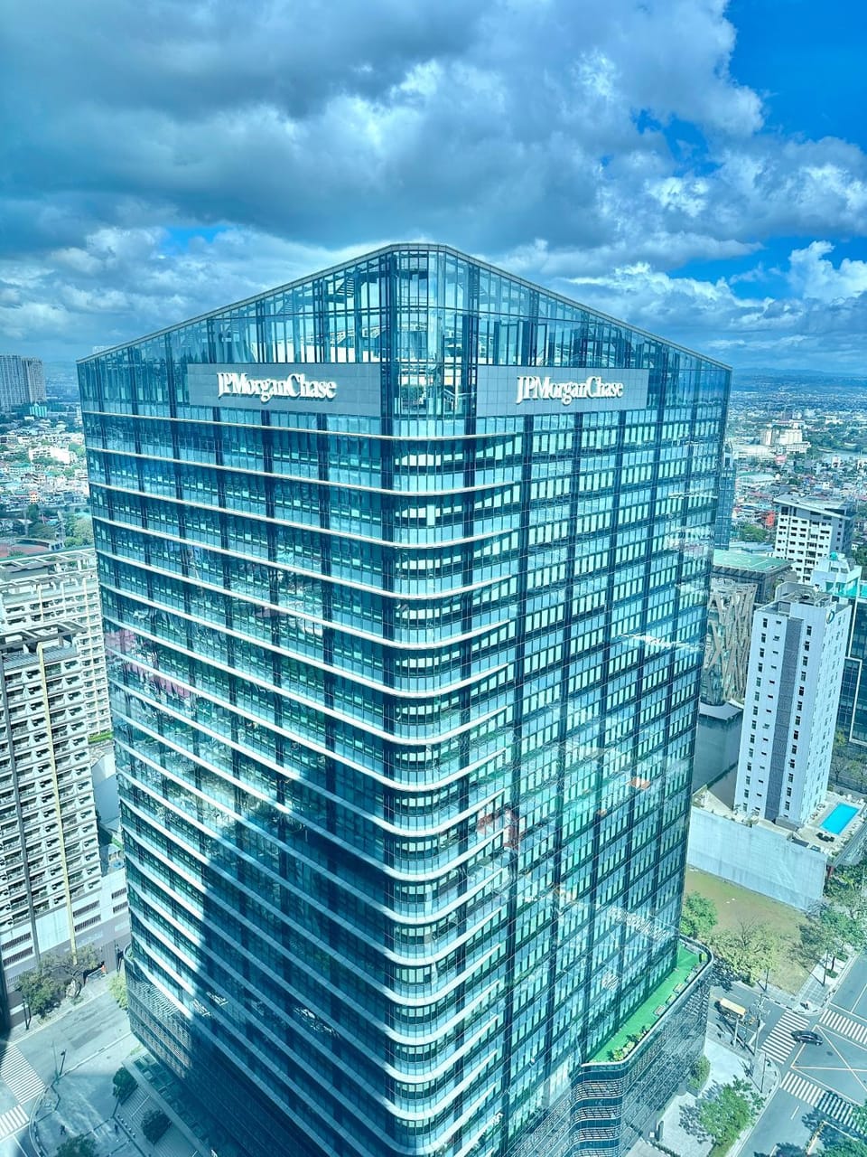 Rare Cut 177sqm 4BR in Uptown Parksuites 2 BGC Apartment in Makati