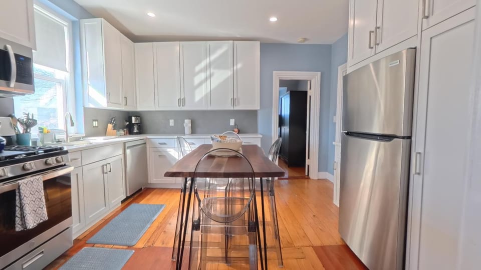 Brookline Village 2-Bed Near Longwood, MBTA, WD Apartment in Jamaica Plain