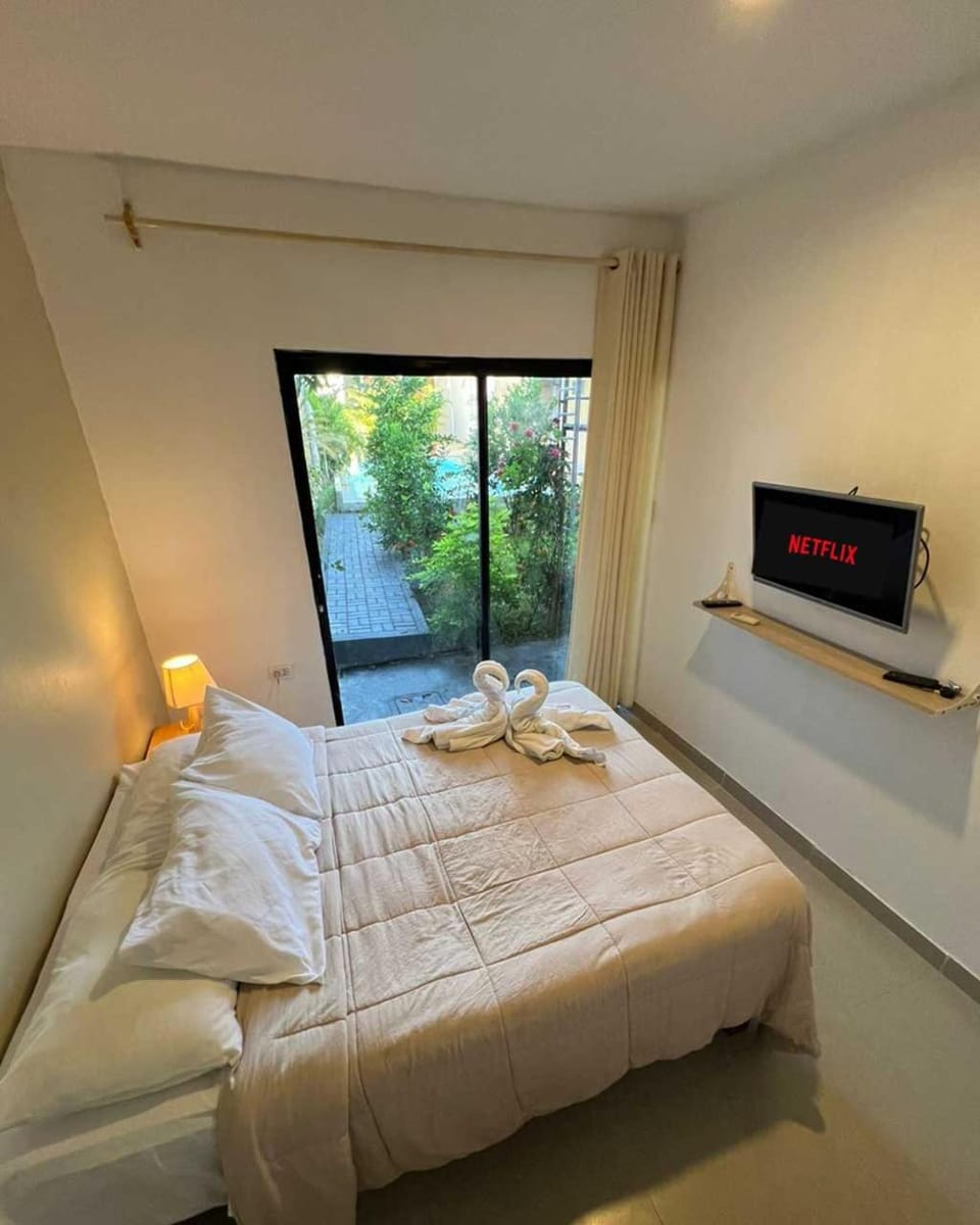 Decorative detail, Guests, Garden view, room service, room service