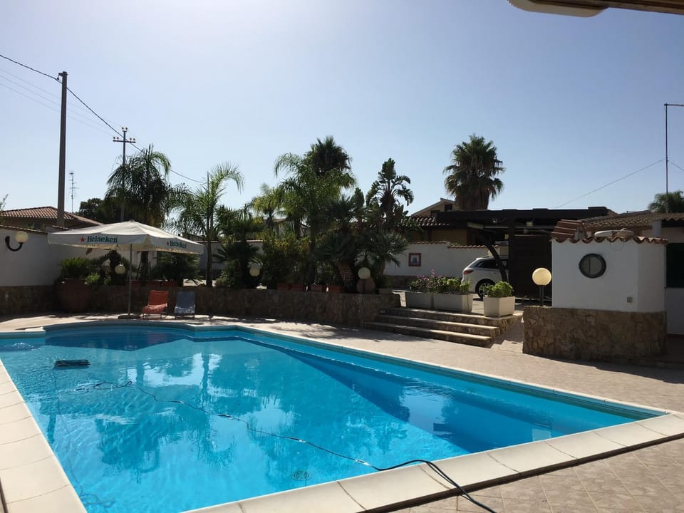 Swimming pool, Swimming pool