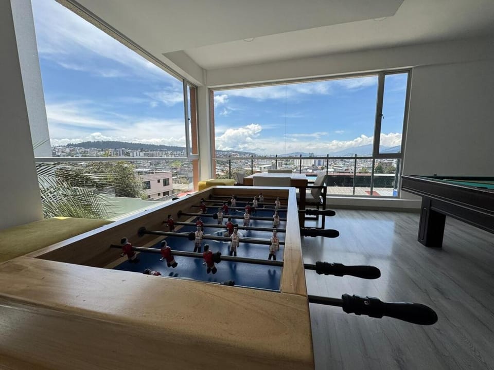 Apartamento cerca de Solca y Embajada Americana con Vista a la Ciudad GYM Apartment in Quito