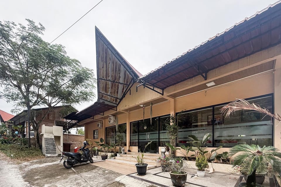Facade/entrance