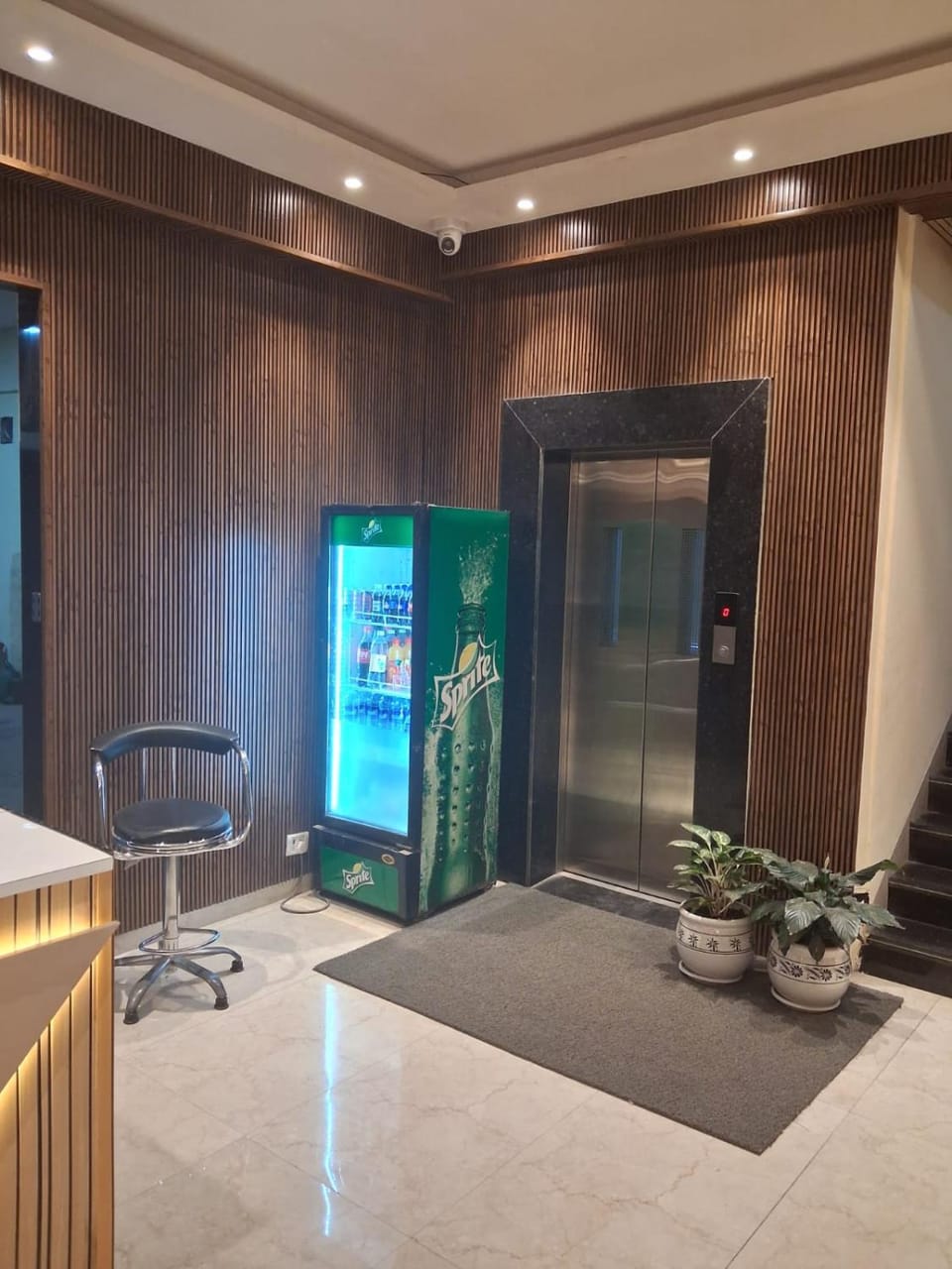 Business facilities, Facility for disabled guests, elevator, acessibility