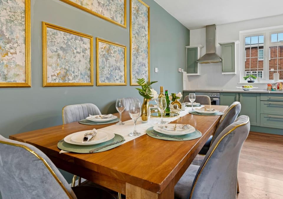 Seating area, Dining area