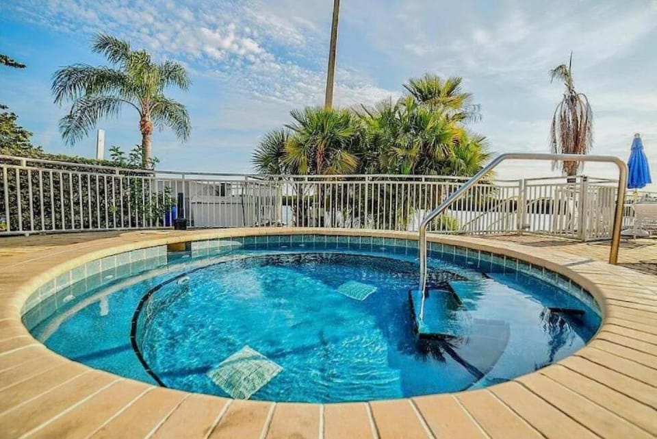 Sunrise Waterfront 2BR Townhome - Pool & Private Terraces House in Ruskin