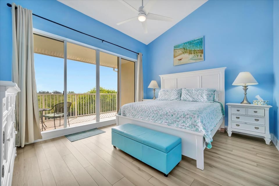 Sunrise Waterfront 2BR Townhome - Pool & Private Terraces House in Ruskin