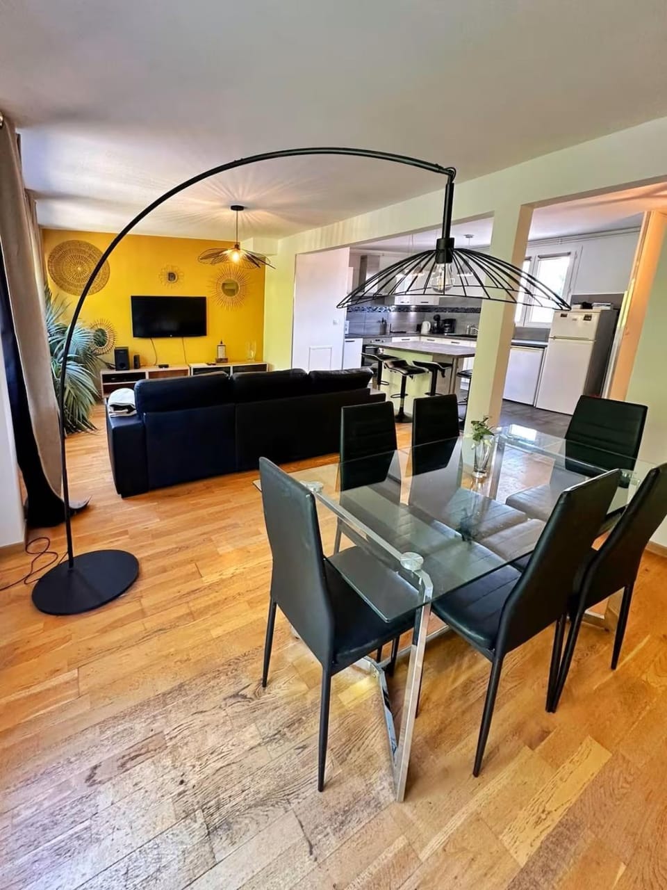 Duplex with Jacuzzi and parking Close to Disney Apartment in Torcy