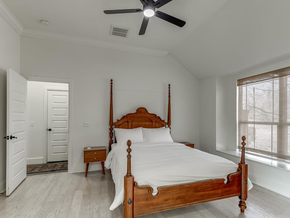 Homey Retreat near Thunder Alley House in Oklahoma City