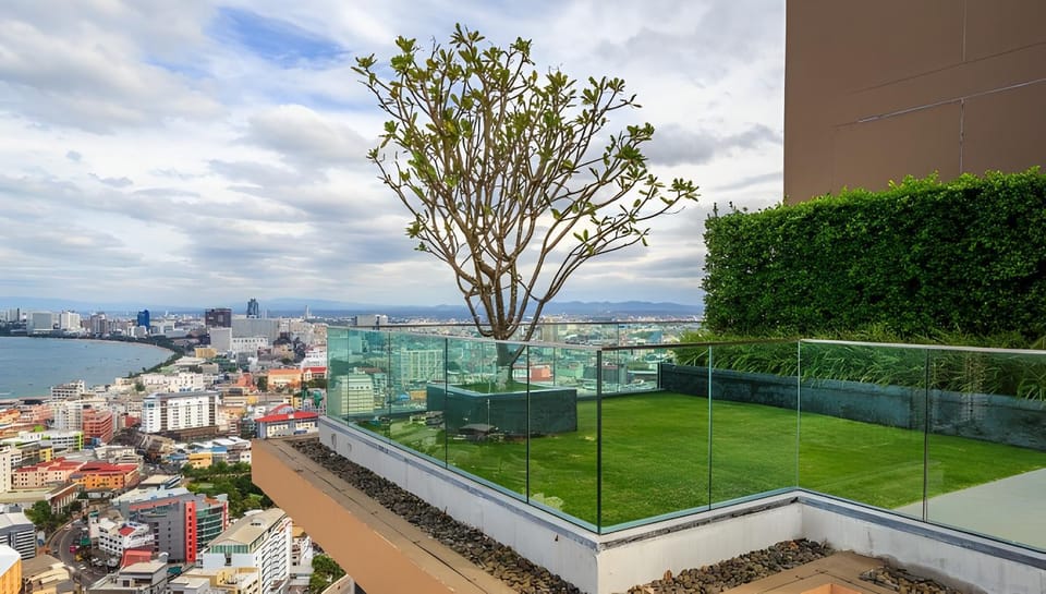 Sea View High Floor 2 BR Near Walking Street Apartment in Pattaya City