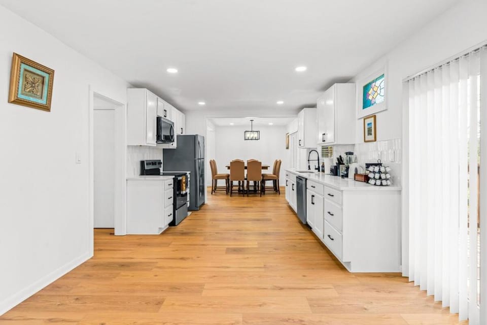 Dining area, kitchen