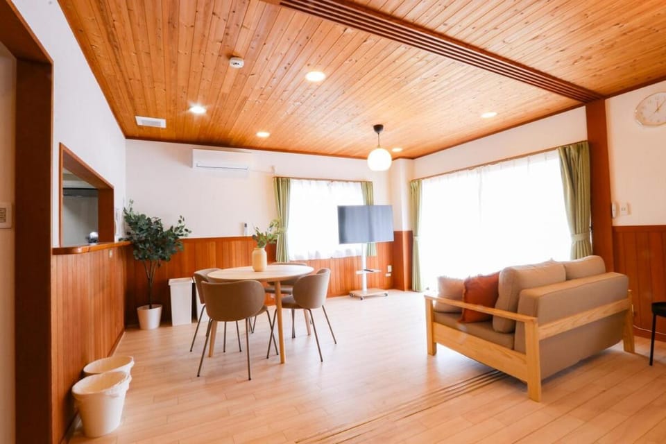 Seto Mori Nest 15-minute drive to Ghibli Park,1 train to the nagoya dome ,wooden house with a wood deck Apartment in Aichi Prefecture