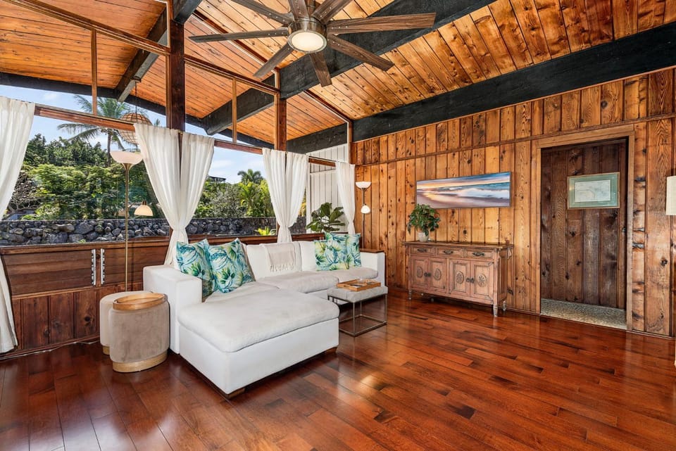 Day, TV and multimedia, Living room, Seating area, furniture